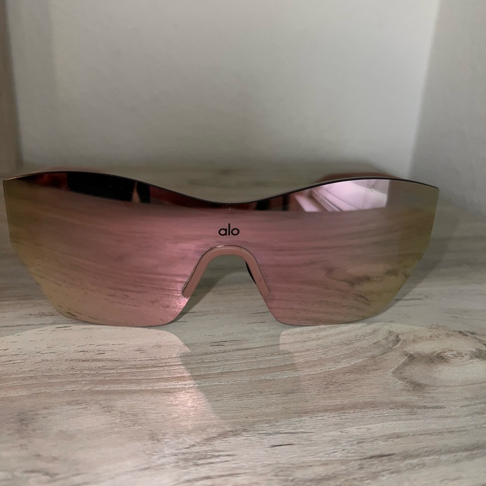 ALO Yoga Stunner Sunglasses-Pink Mirror/Black - Picture 4 of 7